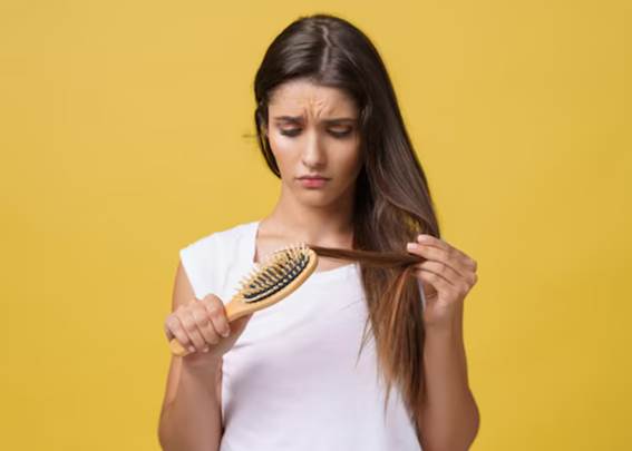 Die Gründe, warum junge Frauen ihre Haare verlieren